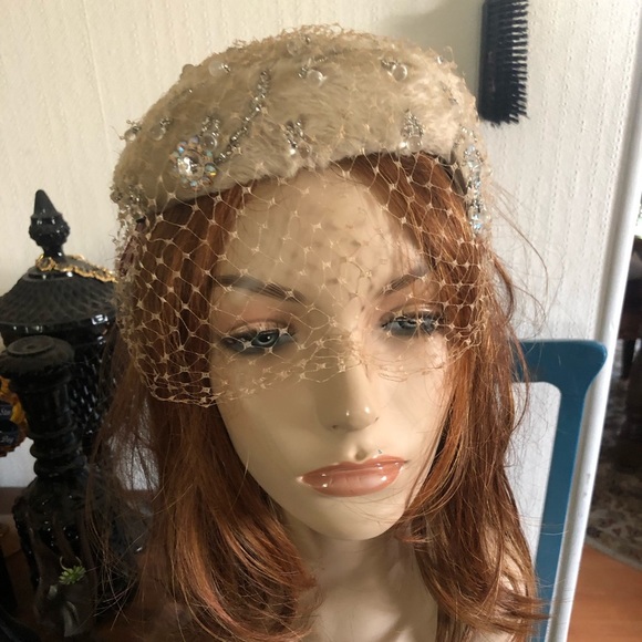 Vintage Winter White Embellished Fur Caplet Hat main image 14